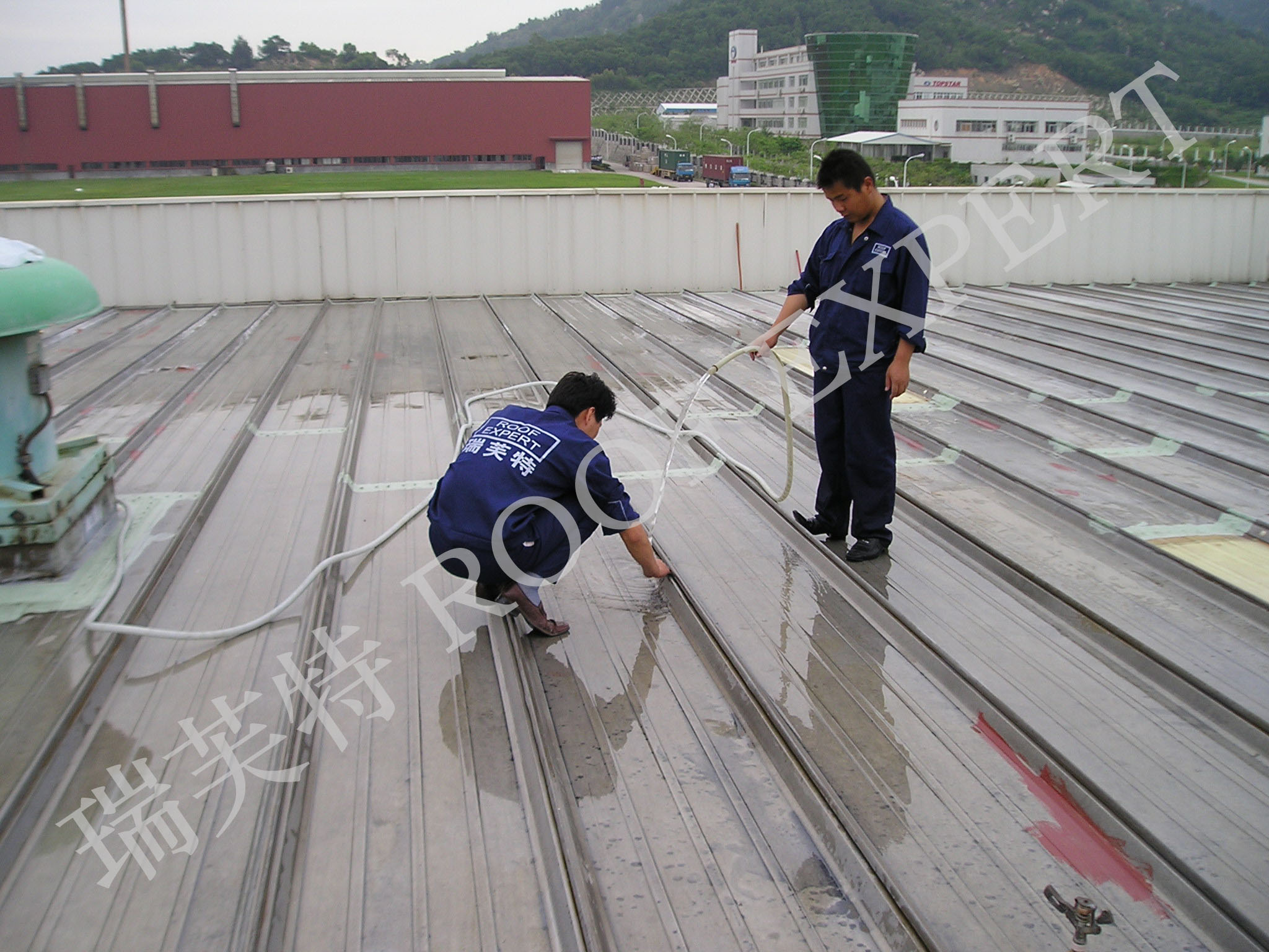 浅谈彩钢屋面防水层开裂原因